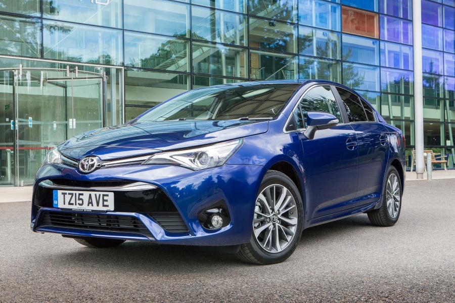  Toyota Avensis 2015 года  (UK) (фото 22 из 27)